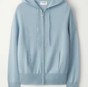 Soft goat zip up - Superfin ljusblå zip up from soft goat. 