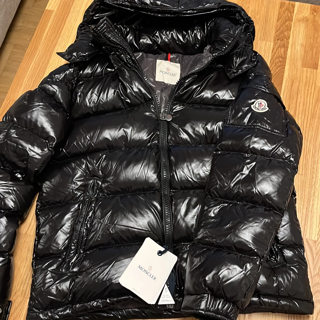 Svart moncler jacka maya