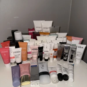 HUDVÅRD INTRESSEKOLL - hudvårdsprodukter. Allt är oanvänt Märkena är: Filorga, Espa, Ren, Babor, dermalogica, Josephine, Elemis, Avant, Caudalie, kate sommerville, Sachajuan, origins, verso, figs & rouge mm. Produkterna finns i separata annonser i min profil💓
