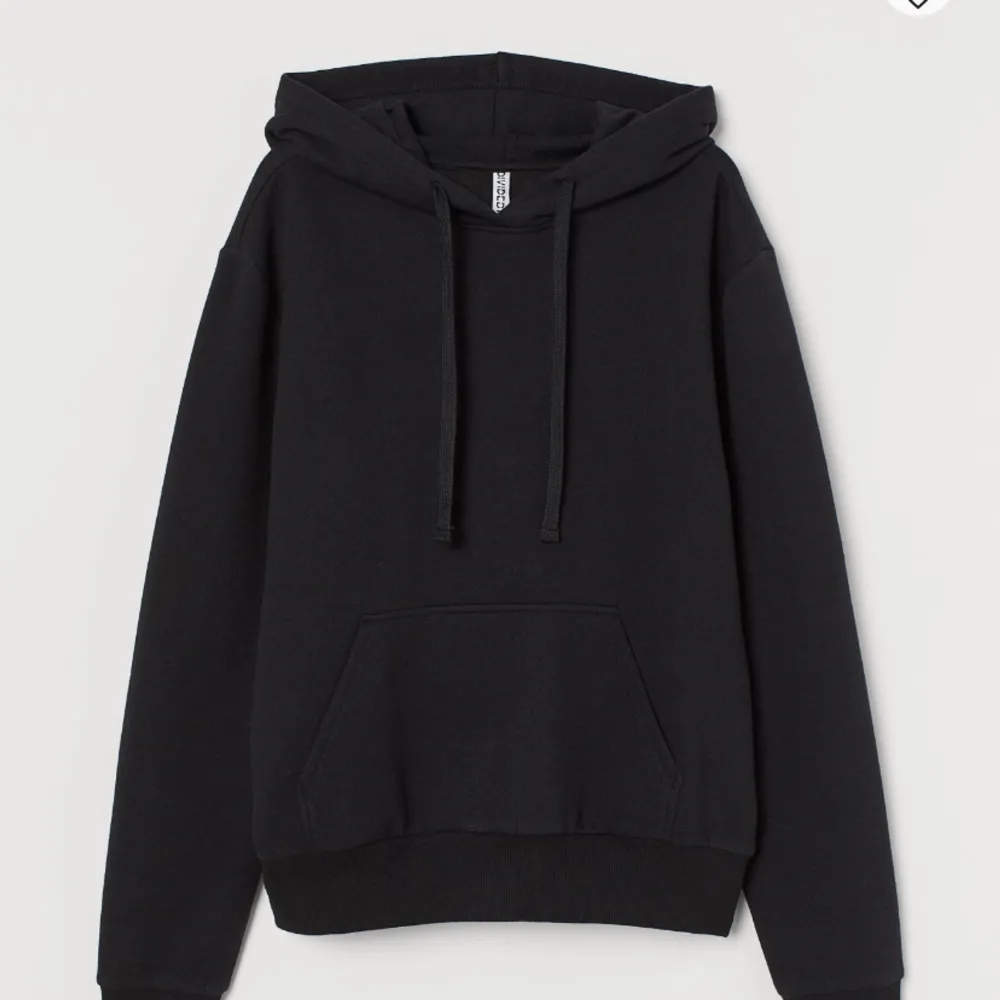 säljer denna super sköna och helt oanvända hoodie ifrån hm💞den är heeelt slutsåld på hemsidan!!. Tröjor & Koftor.