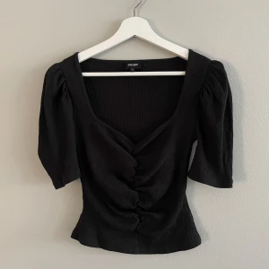 Topp - Supersöt oanvänd topp från bubbelroom 