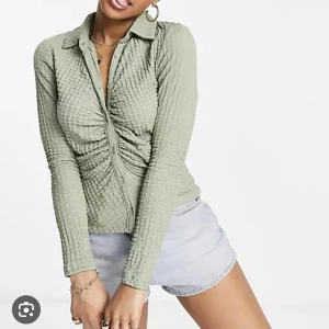 Skjorta - Strl S 150kr