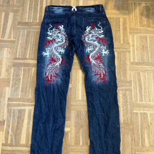 Y2k Jeans - Säljer nu mina favoriter då de inte används;( Skit snygga och coola, köpt här på Plick för ett tag sedan! Kom privat för frågor🥰