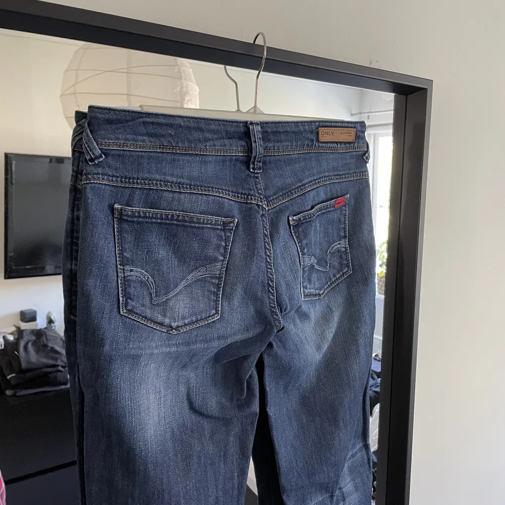 Lågmidjade straight jeans från only, gammal model, storleken är bortklippt men gissar S. Har ingen bild på eftersom de är för små för mig, men så snygga!💕💕ge gärna prisförslag. Jeans & Byxor.