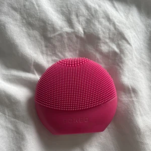 Foreo - Mini Foreo, säljer då den aldrig kommit till användning. Nypris ca 550kr men säljer för 250kr🫶🏽