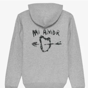 Mi Amor hoodie - Säljer min nästintill oanvända gråa mi amor hoodie i strl S❣️ köparen står för frakt! Nypris var 1200!