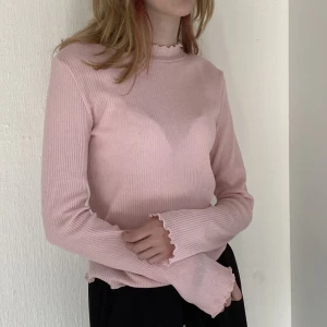 Rosa tröja - Fin rosa tröja som är genomskinlig. I bra skick, inte använd så ofta🌸