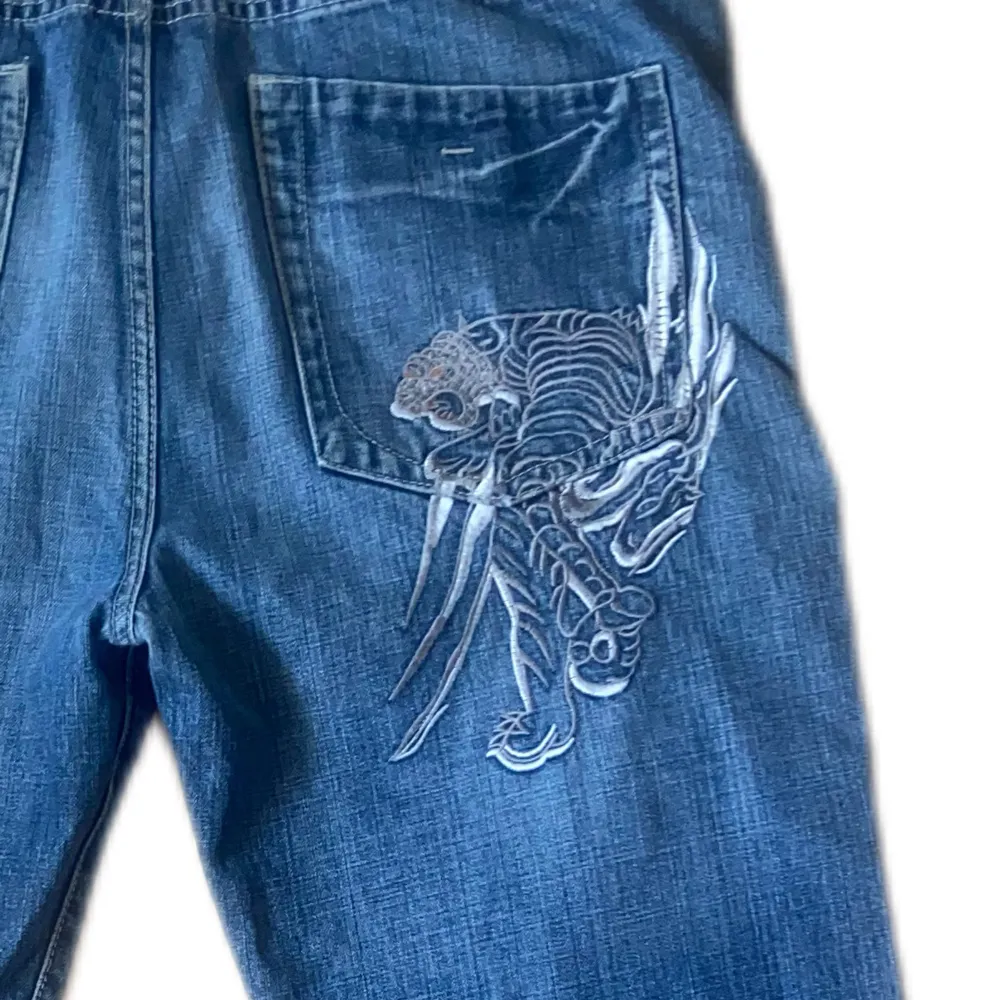 Över snygga baggy jeans med fet tryck🤩😍 skriv för mått!!. Jeans & Byxor.