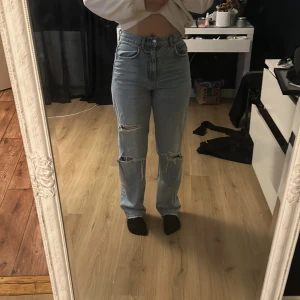 Jeans - Nästan helt oanvända och bra stick