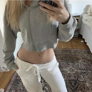 GRÅ KOFTA - Najs myskofta💞