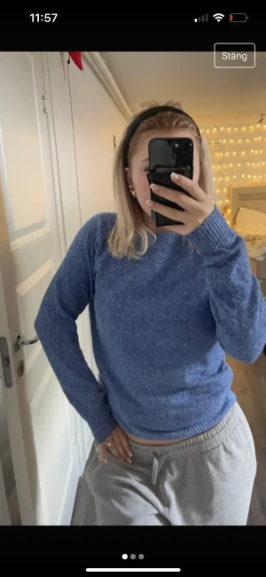 Stickad tröja - Blå stickad tröja från Vero Moda storlek S! Säljer då jag ej använder den. Sällan använd :)