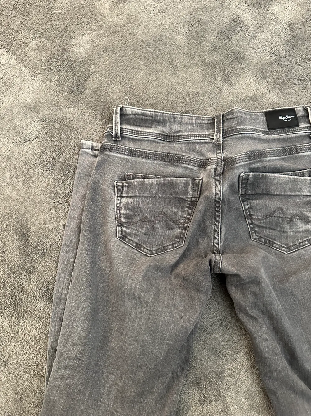 Jätte fina o sköna lågmidjade Pepe jeans, andvänd några få gånger🩷. Jeans & Byxor.