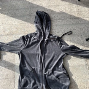 Kofta - Säljer denna koftan från gina stl M men passar också S hel och ren❤️