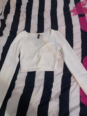 vit topp - aldrig använd, prislapp togs bort för någon minut sen