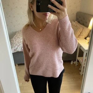 Rosa stickad  - Rosa stickad tröja från Vero Moda🩷