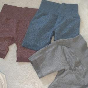 Tre tränings shorts i tre olika färger. Aldrig använt.