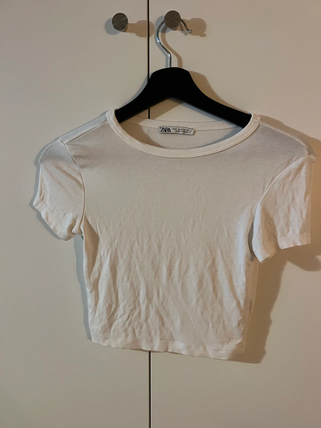 Vit Croppad T-shirt 