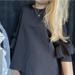 Söt topp/blus - Så gullig blus/topp perfekt till fest men också bara till skolan