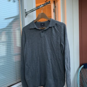 Grå långärmad pike - Grå långärmad pike från HM Storlek S Sitter true to size