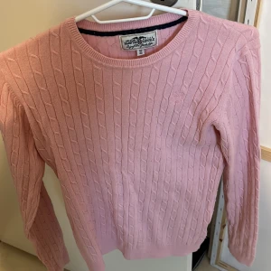 Stickad tröja  - En mjuk tröja som aldrig än andvänd☺️