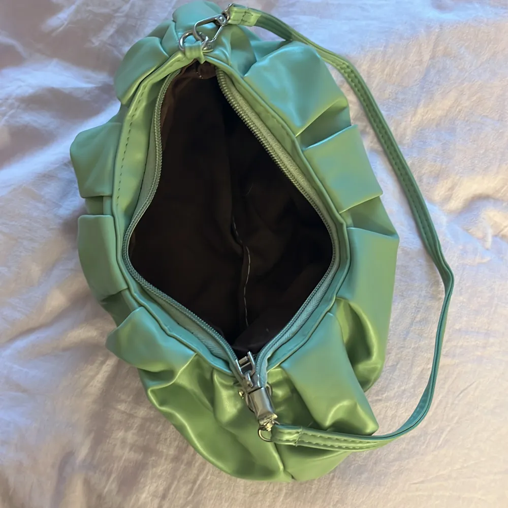Super fin grön handväska i bra skick. Accessoarer.