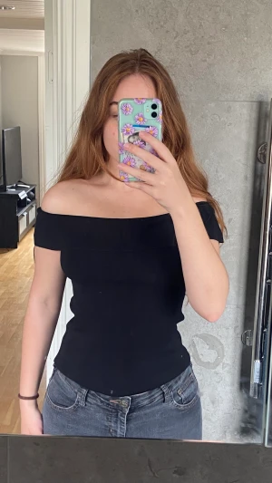 Off shoulders black top  - cute black off shoulders top from zara, good quality and thic fabric 