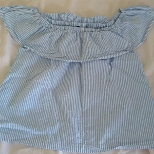 Randig linne❤️ - Skrynklig på bilden men blir rak när man använder den, precis tvättad också. Jättefint linne som jag aldrig användt och lockar mig inte ❤️