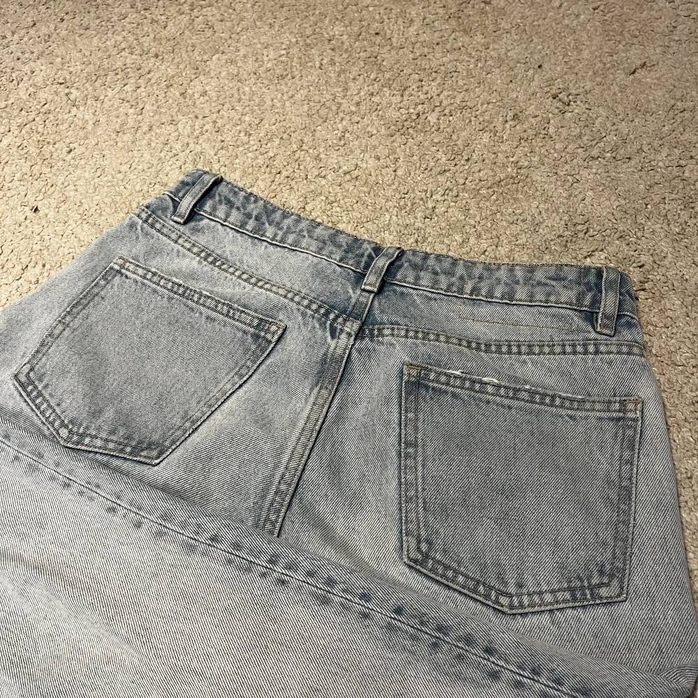 Mid waist jeans i storlek 38. Säljer då de inte passar längre💕 . Jeans & Byxor.