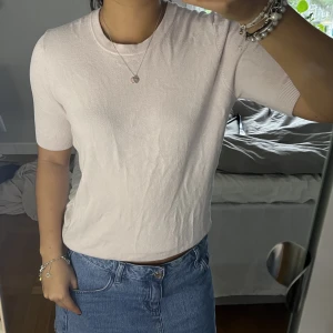 Rosa tröja - Superskön kortärmad tröja från zara, verkligen jätteskön och snygg! Sitter som S/M