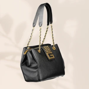 Axelväska guess - Använd fåtalet gånger, köpt på rizzo. 