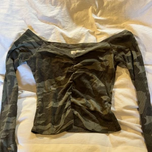 Camouflage topp - Grön topp som är super fin!