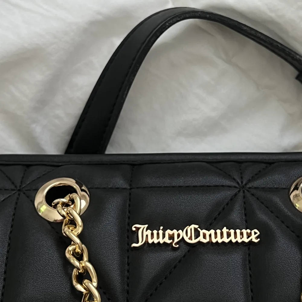 Handväska av märket Juicy Couture till salu! Aldrig använd, i toppenskick!☺️ . Väskor.