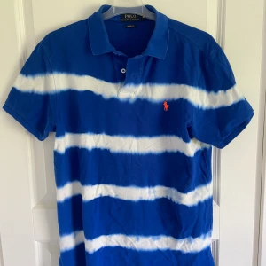 Polo Ralph Lauren piké - En cool piké från Ralph Lauren i storlek M. 
