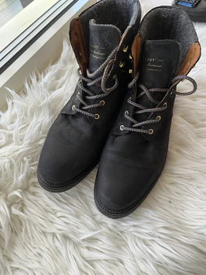 Gant kängor - Äkta gant skor, lite använda.