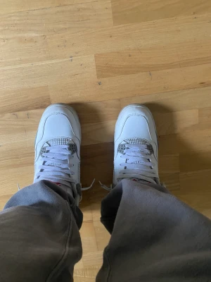 Jordan 4 oreo - Säljer pga att dem inte passar därefter det låga priset. Skick 7,5/10