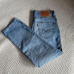 Levis jeans - Ett par super fräscha levis jeans, knappt använda. Kan pruta vid snabb affär.