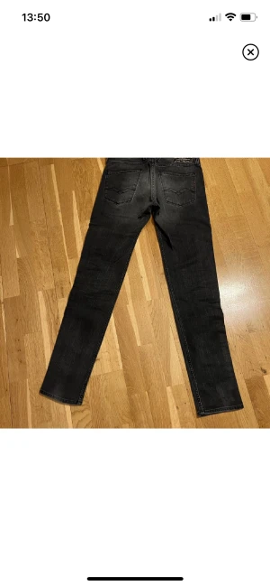 Replay jeans  - Säljer dessa mycket trendiga jeans i storleken 30/32. Kan tänka mig ett riktigt schysst pris vid Snabb äffar. Kontakt gärna för fler frågor eller funderingar.  