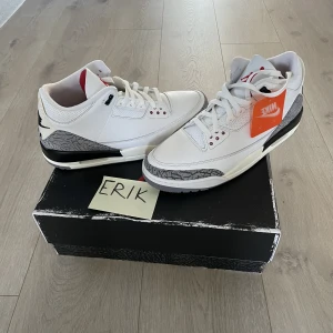 Jordan 3 reimagined - Tjena! Säljer nu mina treor i storlek 47 som jag fick på droppet. De är dswt dvs aldrig använda och allt og finns kvar. Skickas såklart dubbelboxat men köpare betalar frakten.