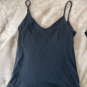 Linne - Sött linne från brandy Melville, aldrig använd,(rensar gaderob).        Frakt tillkommer 💕