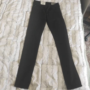 Svarta skinny jeans  - Helt nya och oanvända. Säljer för att de inte passar mig. 