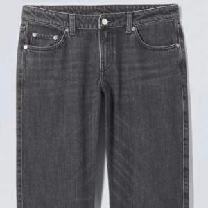 Supersnygga low waist jeans köpta från Weekday, köpta för 550kr