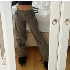 Snygga gröna byxor  - Säljer nu dessa supersnygga byxor då de inte kommer till användning längre! Nypris 600kr