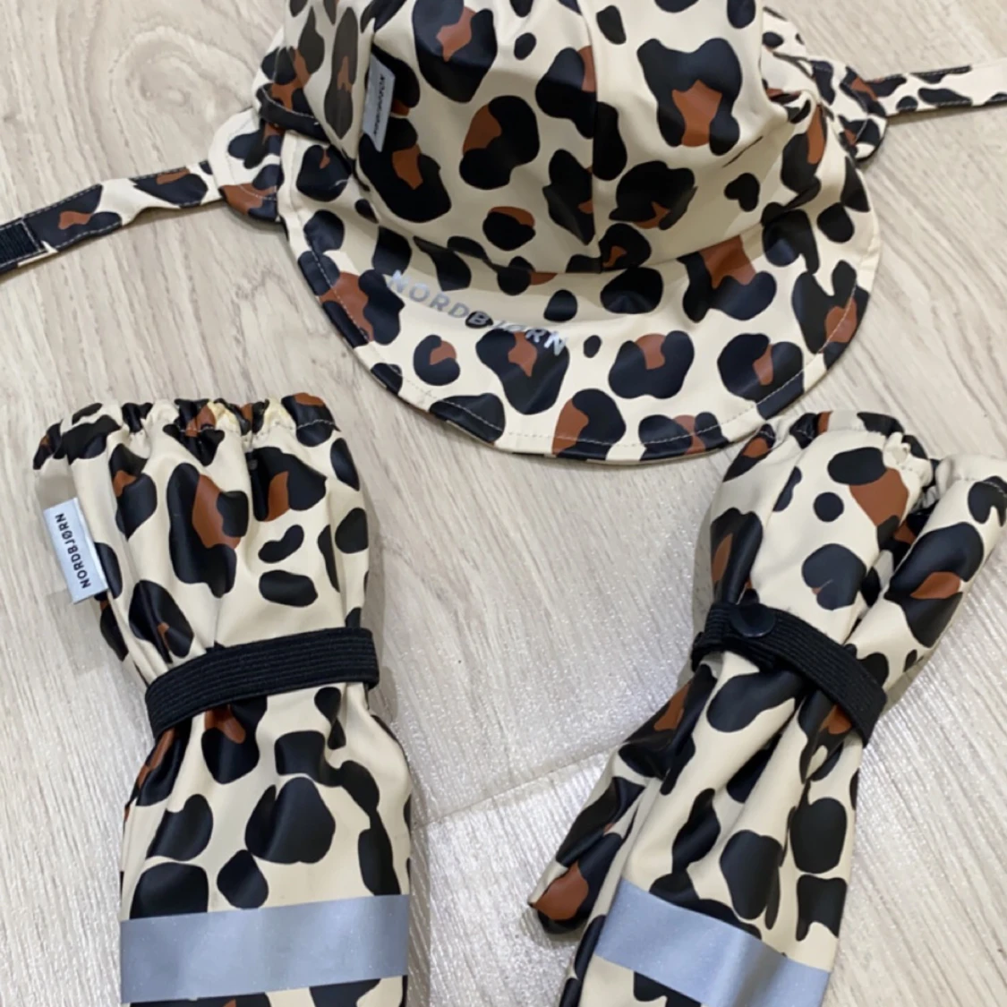 Nordbjörn mössa o vantar oanvänd 0-2år