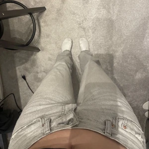 Jeans💘 - Säljer mina lowaist jeans från Gina tricot i nyskick, eftersom jag inte får någon använding för dom!💕🙏🏻