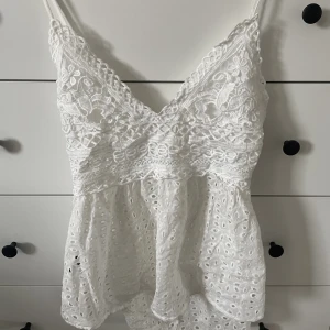 Söt sommartopp - Supersöt sommartopp strl M skulle jag säga, finns ingen lapp på men använd 1-2 ggr✨🫶🏻