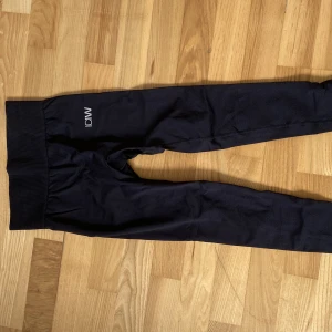 Iciw träningstights  - Träningstights från Iciw som använts Max 5 gånger😋 Modell: ”DEFINE SEAMLESS TIGHTS BLACK” i stl xs. 
