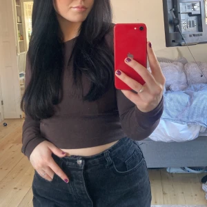 Brun långärmad topp - Topp från ginatricot i storlek s men passar även en M. Tröjan är i bra skick 🤍