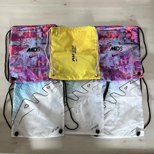 Nike skopåsar - Nike skopåsar helt oanvända i nyskick. Alla 6 för 300:- eller 60:- styck. (Gula såld)