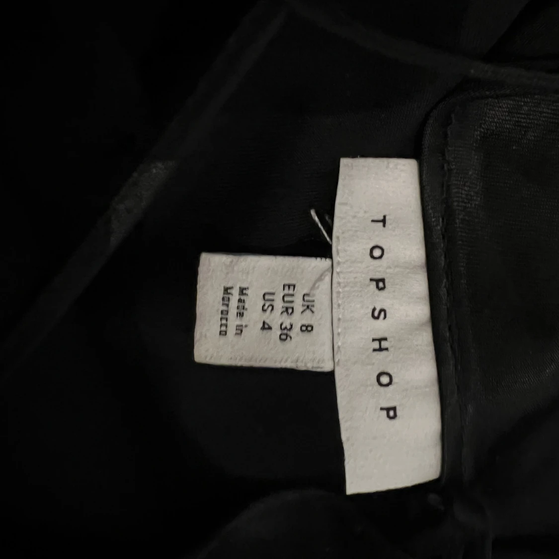 Svart satin klänning  - 91