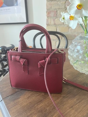 Väsk zara - Väska från zara som aldrig kommit till användning 